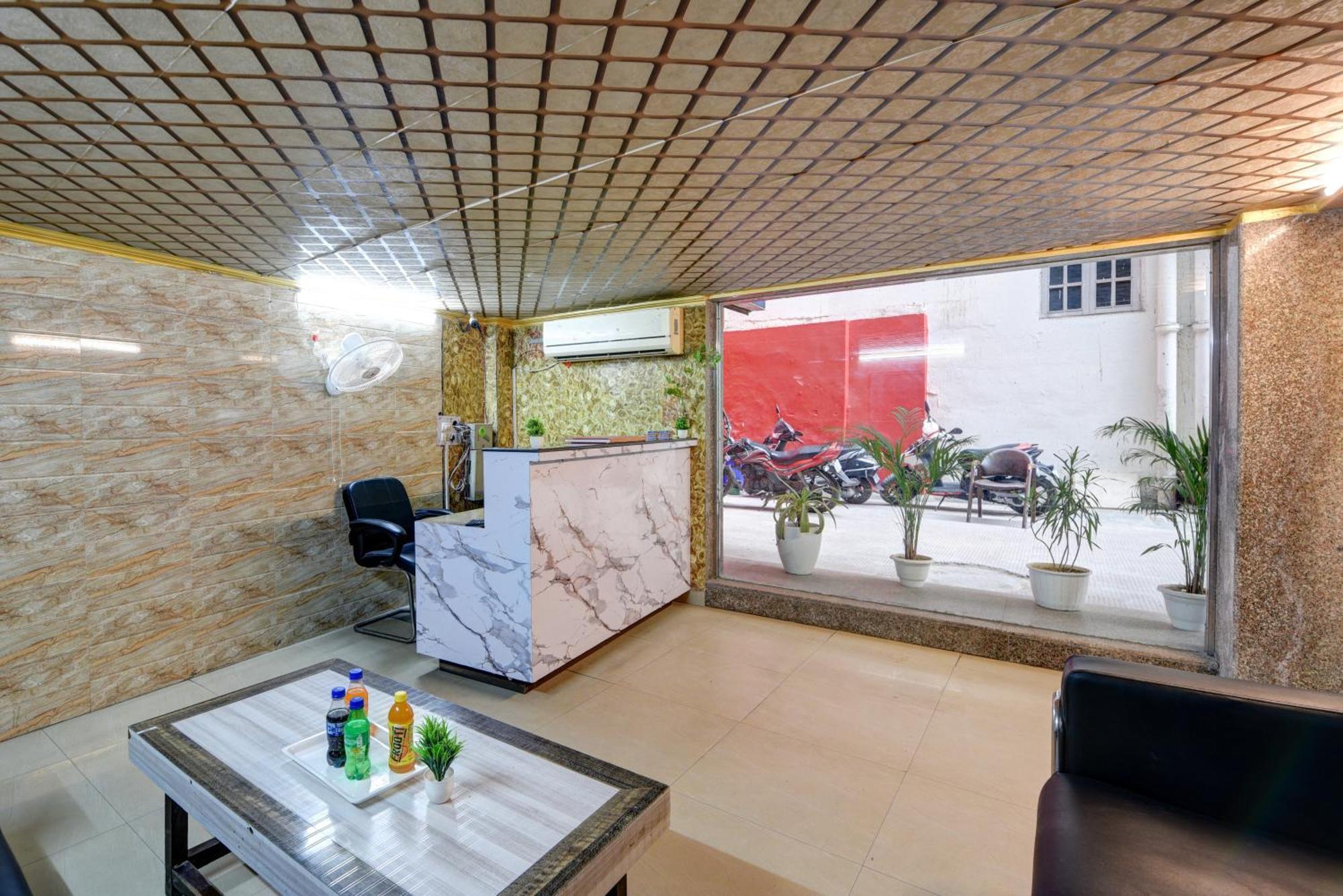 Hotel Aerolook Near Delhi Airport 2*