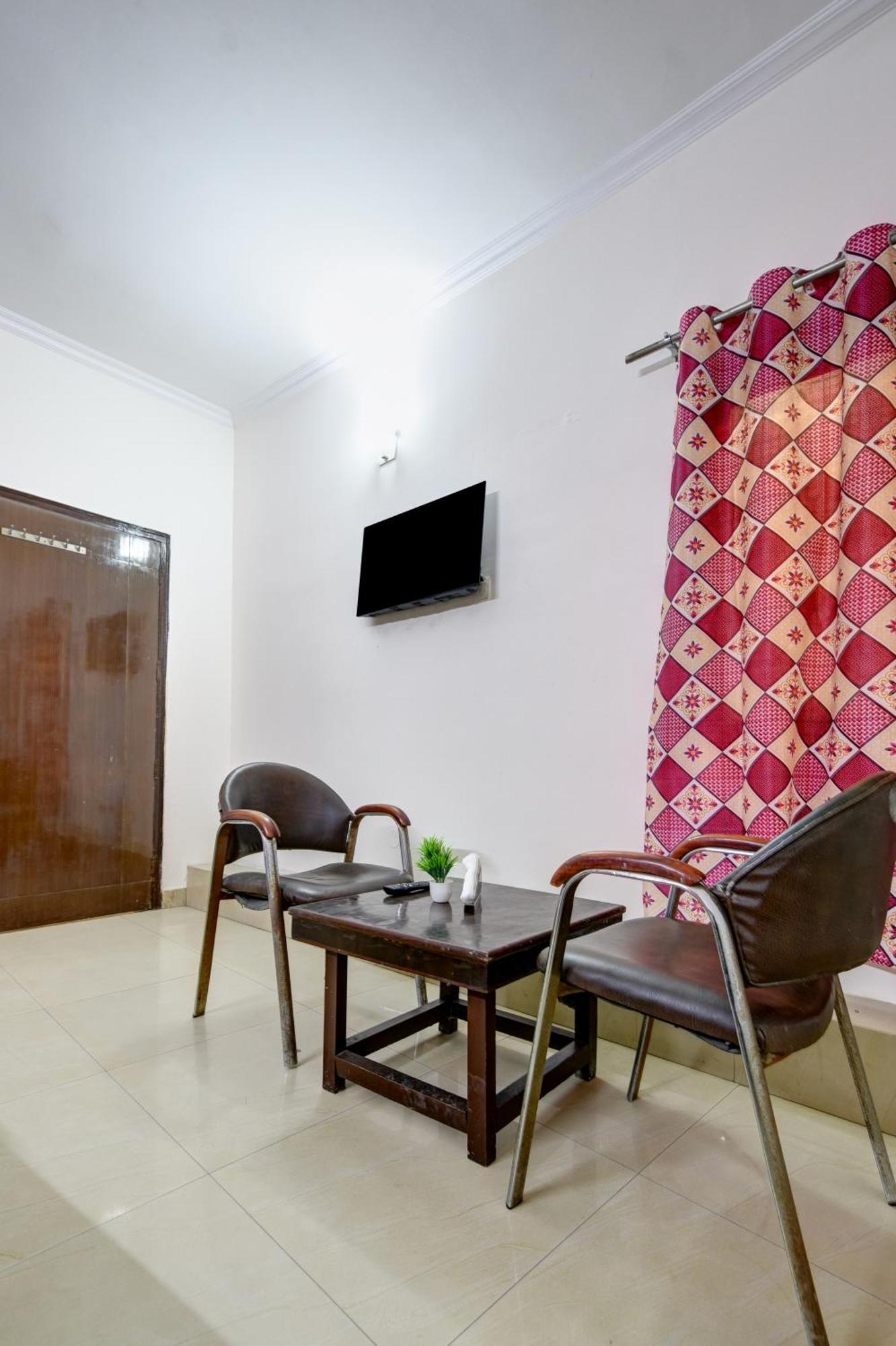 Aerolook Near Delhi Airport Hotel 2*